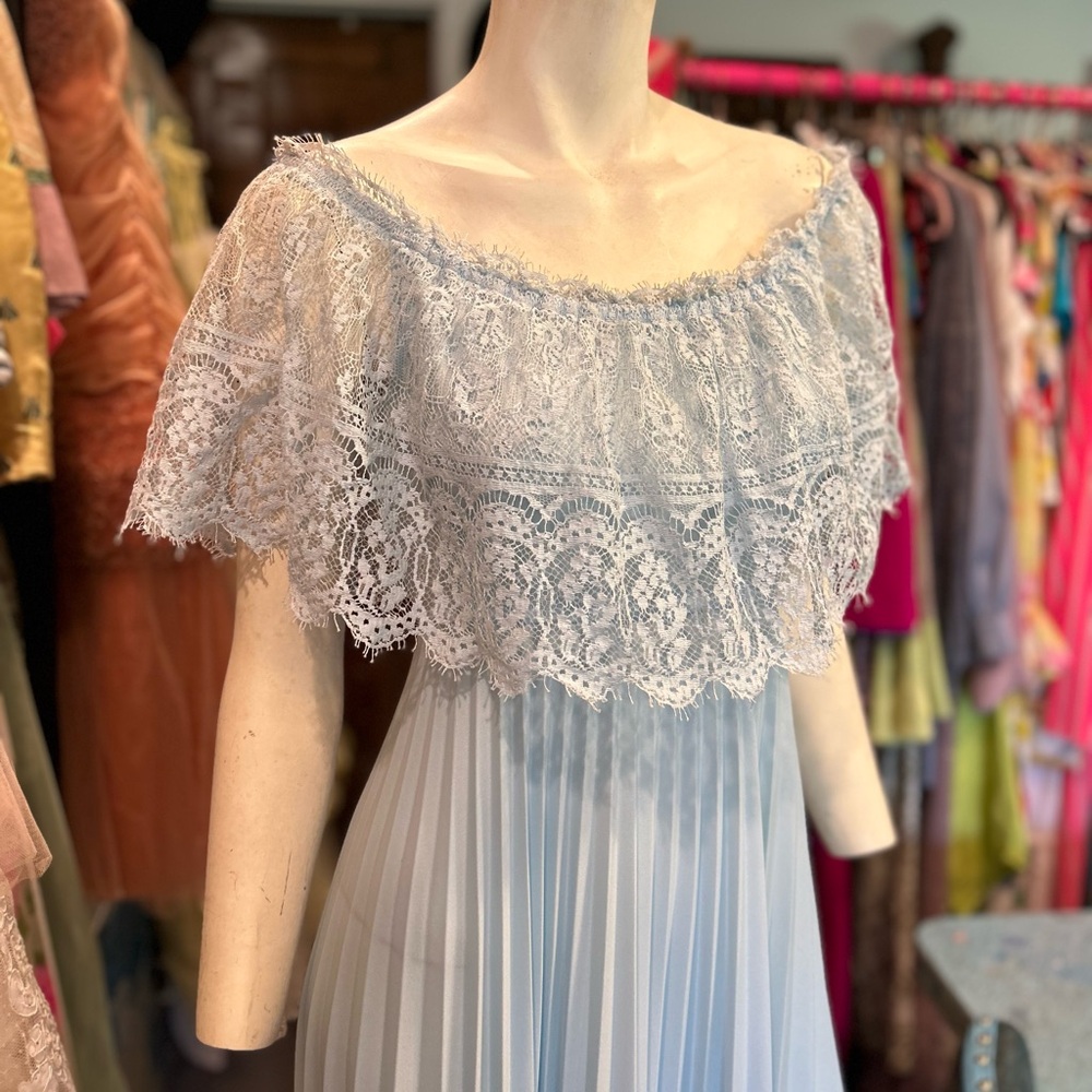 70s Lace Gown - Picture 3 of 14